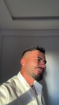 Mo